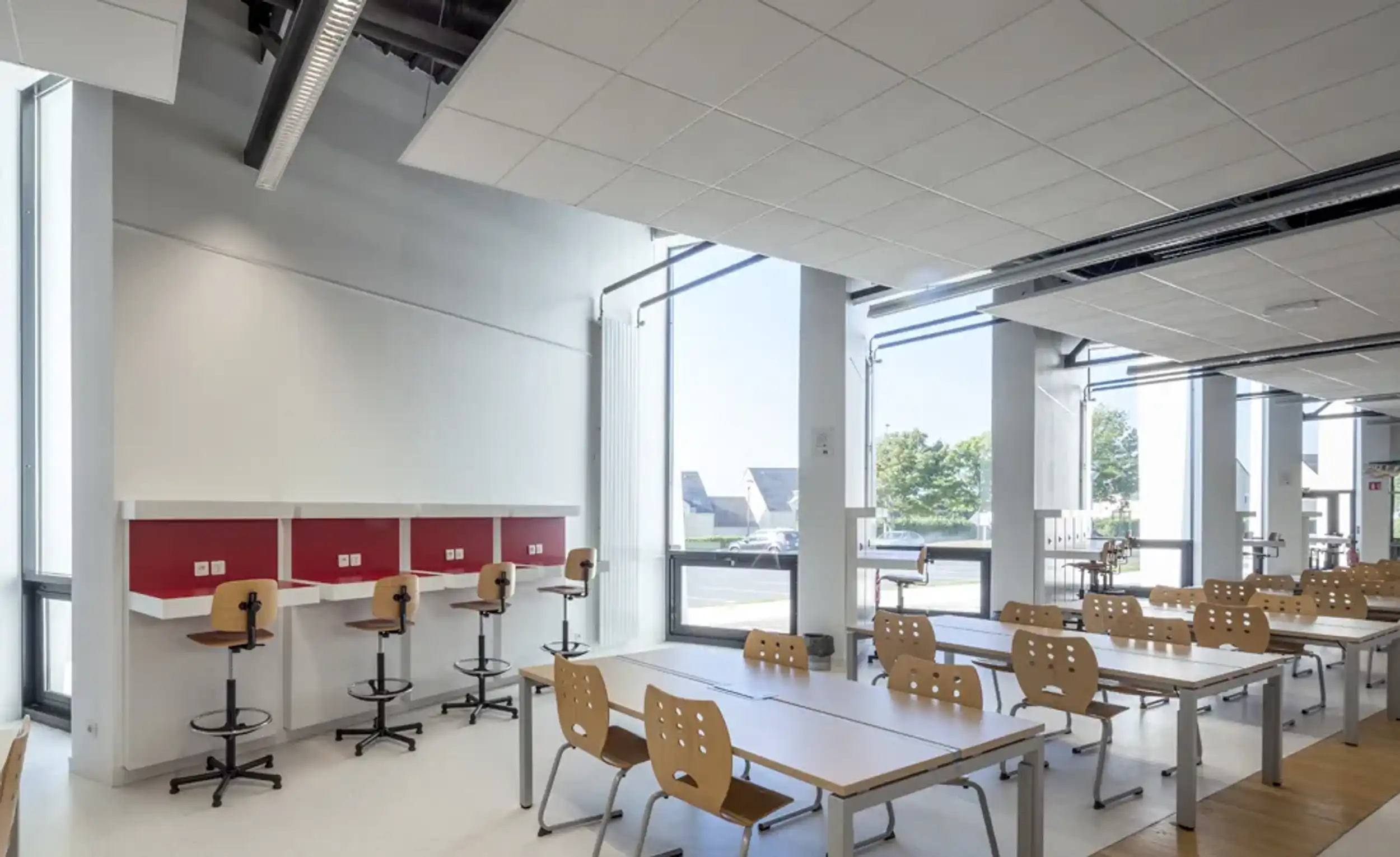 Vue espace de travail bibliothèque Cherbourg par DHD Architectes